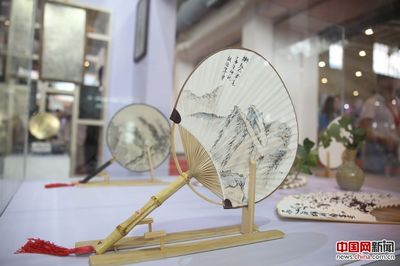 走馬文博會 文化創(chuàng)意產(chǎn)業(yè)展區(qū)展現(xiàn)中國民族特色